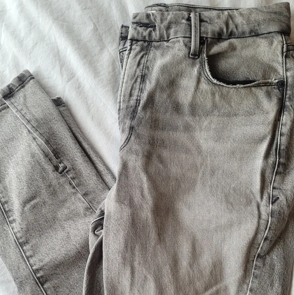 GOOD AMERICAN GREY SLIM STRAIGHT DENIM - Picture 1 of 4